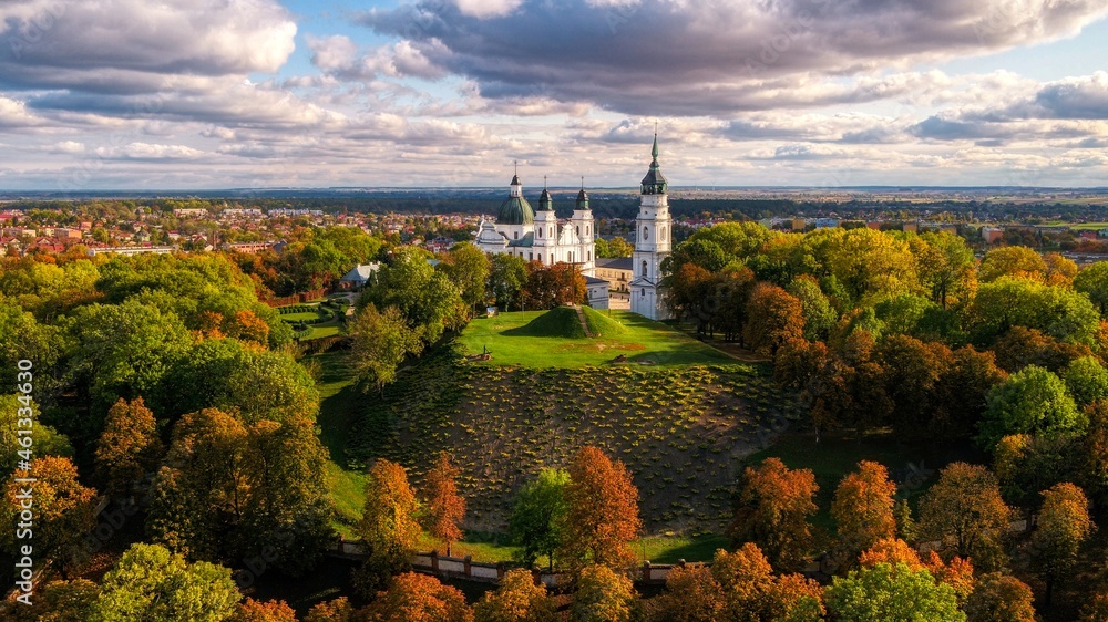 Panorama Góry Chełmskiej, Sanktuarium Maryjne na Górze Chełmskiej. - obrazy, fototapety, plakaty 