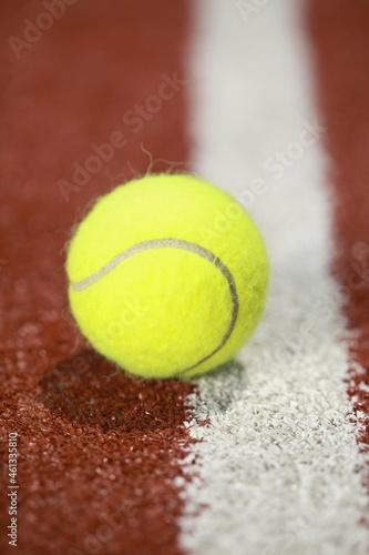 Tennis ball on a tennis court © BillionPhotos.com