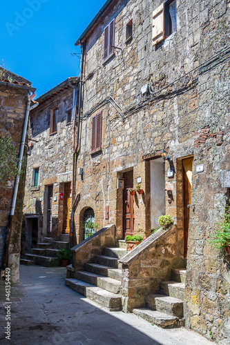 Fototapeta Naklejka Na Ścianę i Meble -  Houses in the old town of Pitigliano