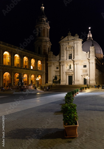 Loreto Duomo notturno