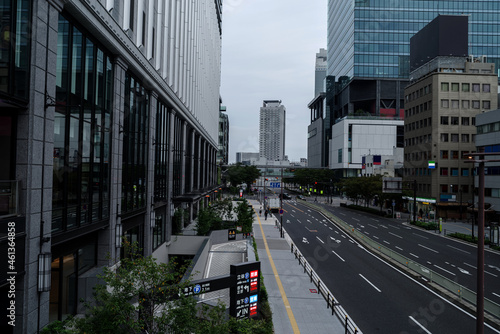 大阪梅田、早朝の街並み