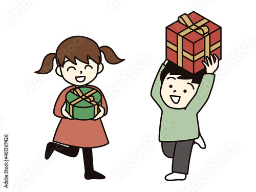 プレゼントをもらって喜ぶ女の子と男の子