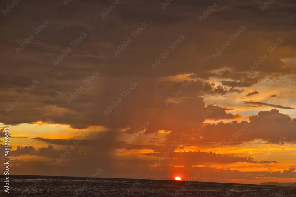 Fototapeta premium Lightning storm at sunset in Carpinteria