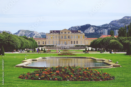 Les jardins du Parc Borély avec son château, à Marseille, France photo
