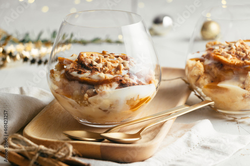 Delicious baked apple dessert for Christmas Fototapete