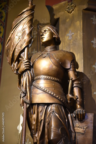 Statue de sainte Jeanne-d'Arc de l'église Sainte-Cécile à Paris, France
