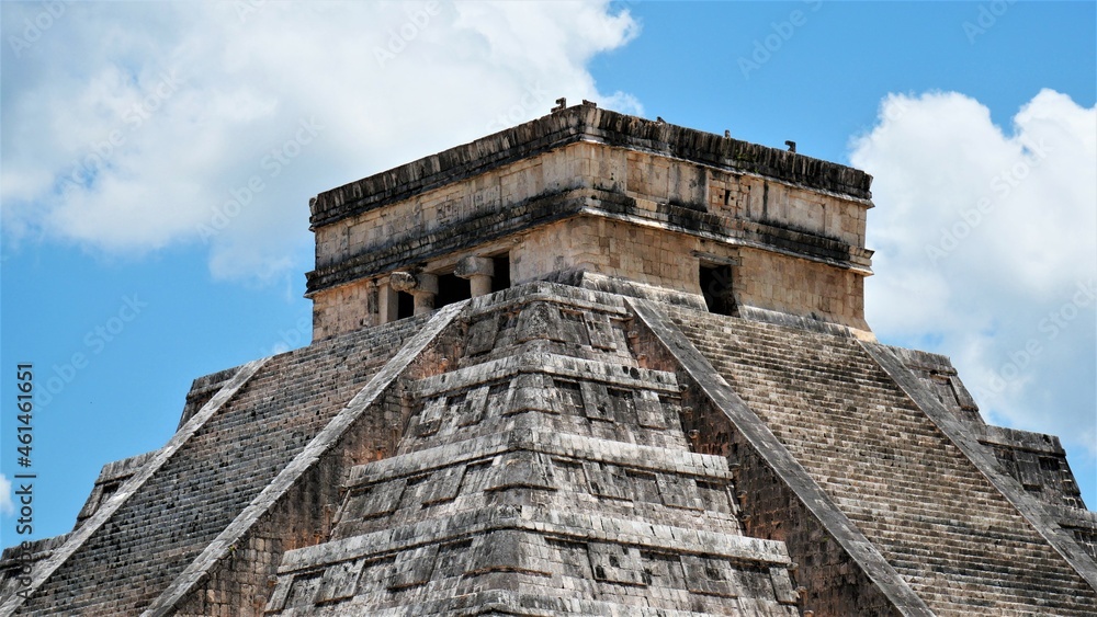 Pirámide maya de Kukulcán. Chichén Itzá, México Pirámide maya de Kukulcán. Chichén Itzá, México