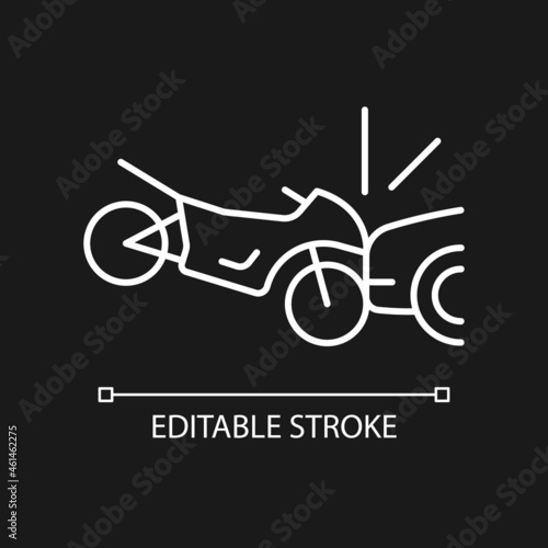 Collision with motorcycle white linear icon for dark theme. Dangerous situation for motorcyclist. Thin line customizable illustration. Isolated vector contour symbol for night mode. Editable stroke