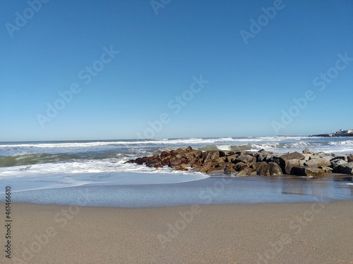 Paisaje de mar y rocas photo