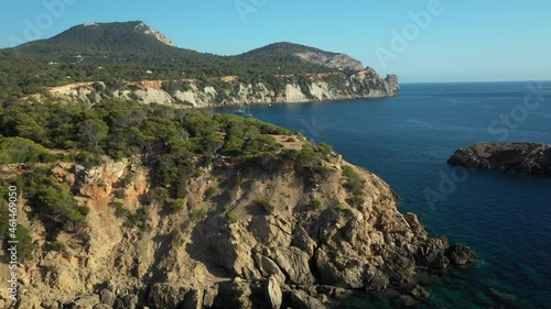 Acantilados que rodean la playa de Cala D'Hort, frente a la isla de Es Vedrà, Ibiza.
 photo