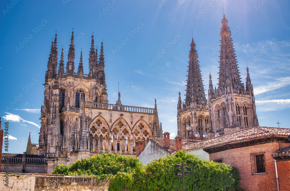Cimborrio y campanarios catedral gótica de Burgos, España