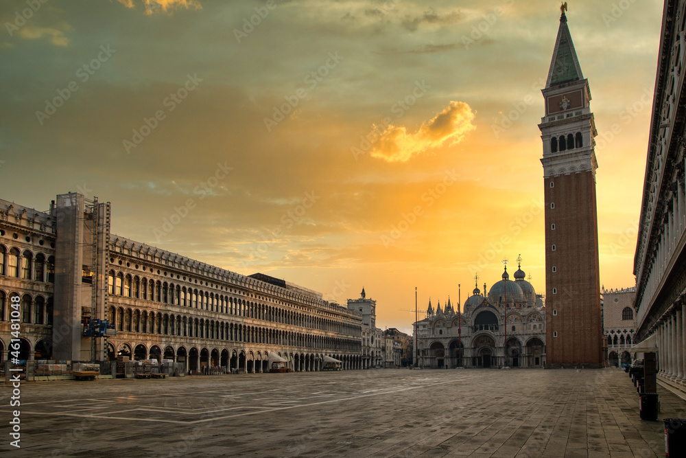 Alba in Piazza San Marco