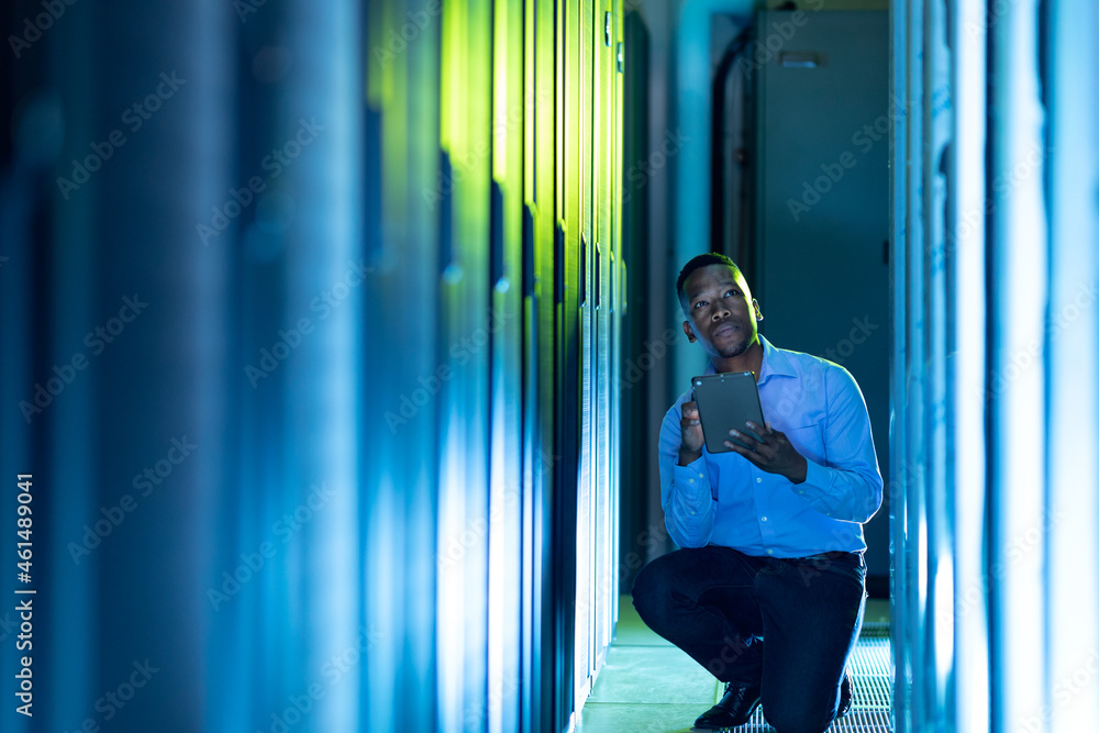 © Wavebreak Media - African american male computer technician using tablet working in server room © Wavebreak Media - African american male computer technician using tablet working in server room