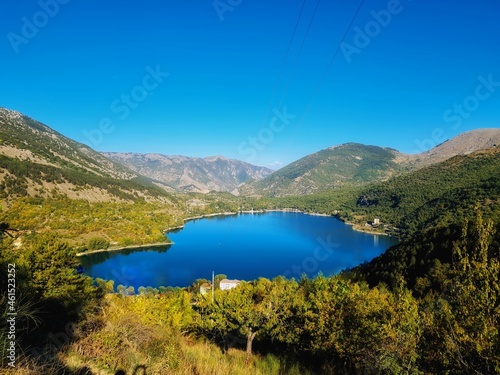 Fototapeta Naklejka Na Ścianę i Meble -  shot from the top of the heart-shaped lake, Scanno Abruzzo