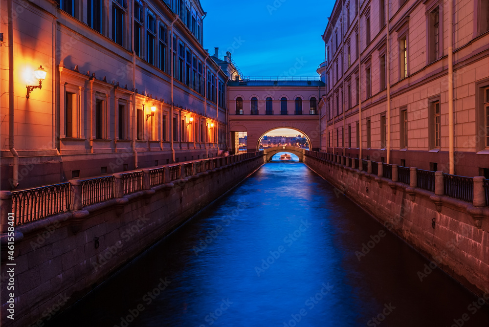 Naklejka premium St. Petersburg. Russia. Hermitage Bridge. Embankment 