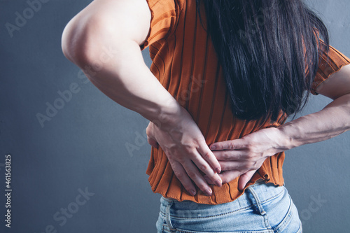 young woman has kidney pain © S...