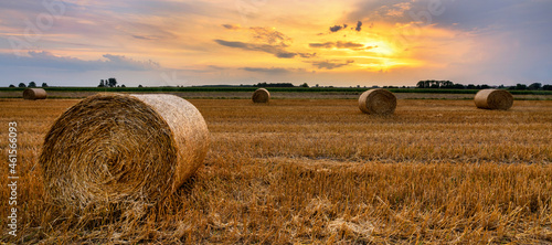 Canvas-taulu Beautiful summer sunrise over fields with hay bales