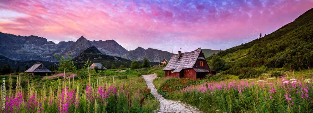 Obraz na płótnie Beautiful summer sunrise in the mountains - Hala Gasienicowa in Poland - Tatras w salonie