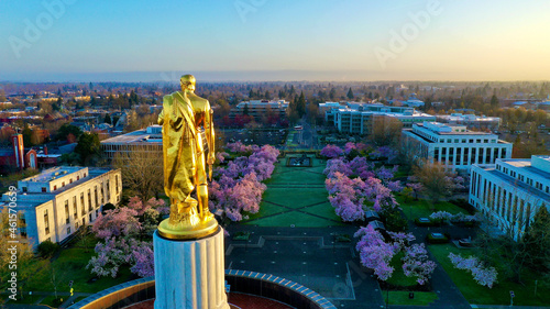 Oregon State Capitol photo