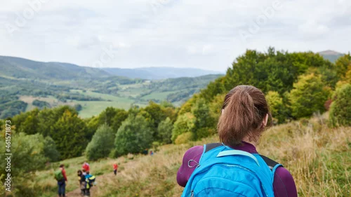 Fototapeta Jesień w Bieszczadach. Turyści na szlakach. Połoniny. Kolory jesieni. Panorama.
