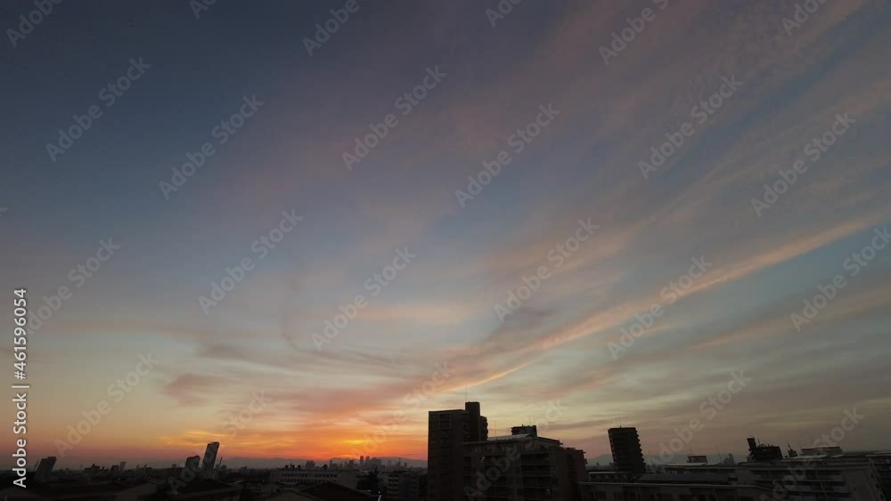 微速度撮影した夕方の名古屋の街並みと綺麗な夕焼け 微速度撮影した夕方の名古屋の街並みと綺麗な夕焼け