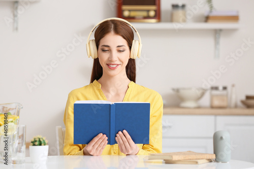 Young woman with headphones...