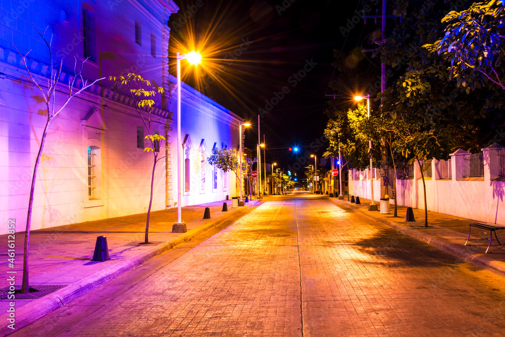 Φωτογραφία Culiacán Sinaloa, Mexique Rues illuminées modernes dans cette ville où personne