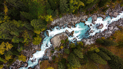 Keuken achterwand Bosrivier Bergrivier in herfstlandschap van bovenaf  © Юлия Семенюк