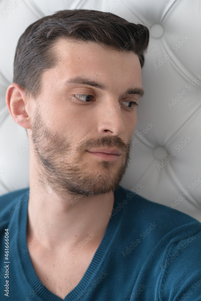 Obraz premium handsome young man posing in studio