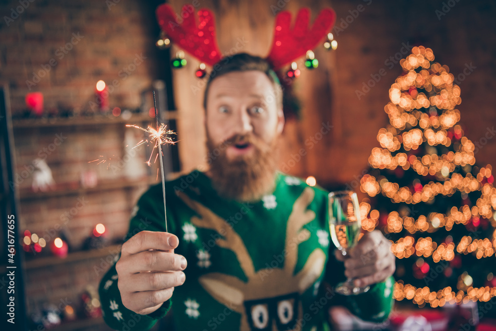 Photo of crazy funny funky guy hold glass champagne bengal fire wear reindeer headband jumper decorated home indoors - obrazy, fototapety, plakaty 