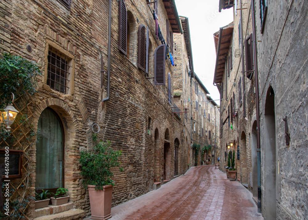 Straße in der historischen Altstadt von San Gimignano