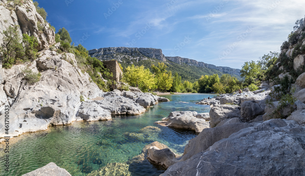 Panorama des gorges du Gouleyrous à Tautavel dans les Pyrénées Orientales (France) Panorama des gorges du Gouleyrous à Tautavel dans les Pyrénées Orientales (France)