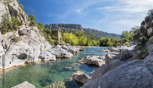 Panorama des gorges du Gouleyrous à Tautavel dans les Pyrénées Orientales (France) photo