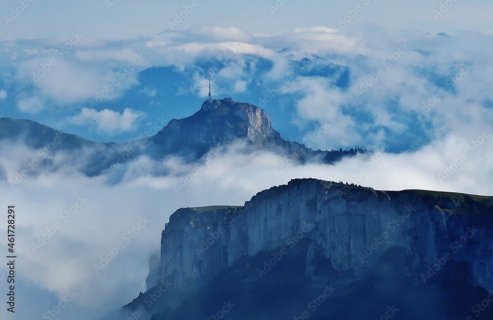 Alpstein-Gipfel im Herbstnebel Alpstein-Gipfel im Herbstnebel