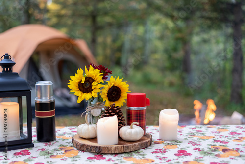 Fototapeta Naklejka Na Ścianę i Meble -  Picnic table decorated for fall at a campsite in autumn
