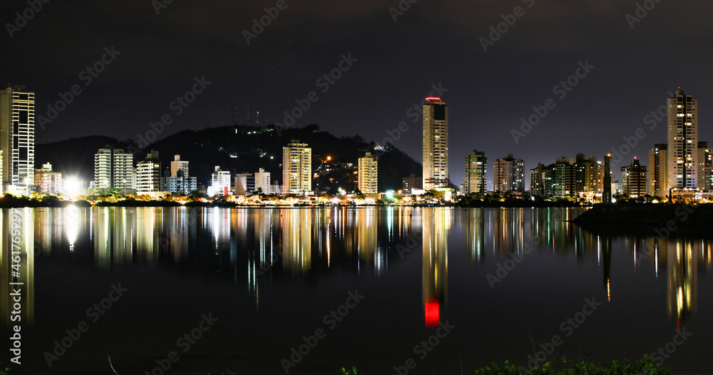 Itajaí, Santa Catarina, Brasil. Vista parcial Noturna