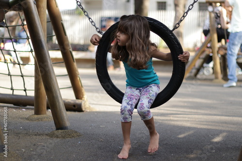 criança brincando no parque