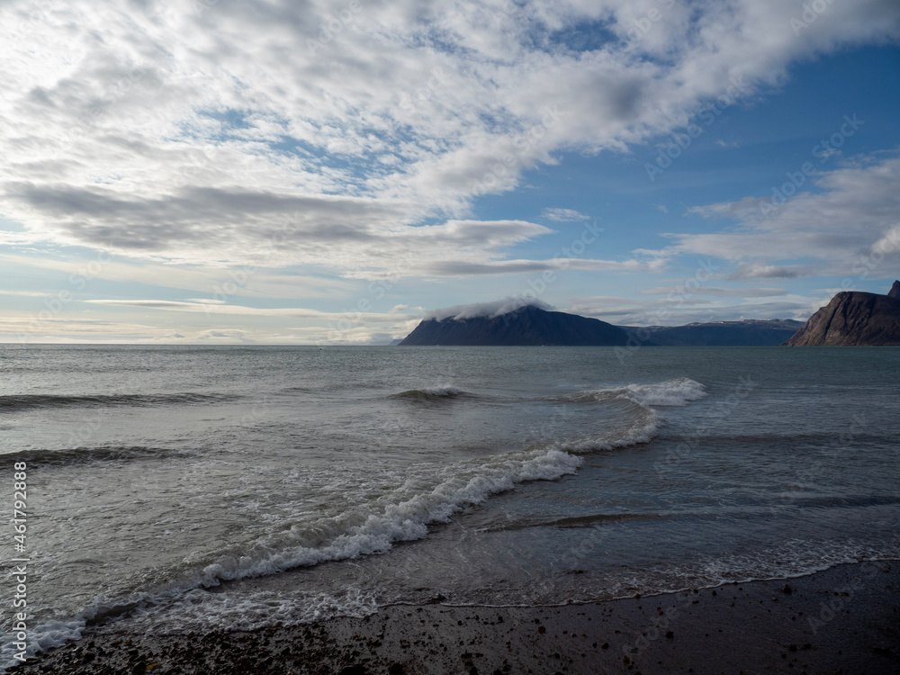 photos of mountains, sea ice, glaciers and oceans from the Canadian arctic photos of mountains, sea ice, glaciers and oceans from the Canadian arctic