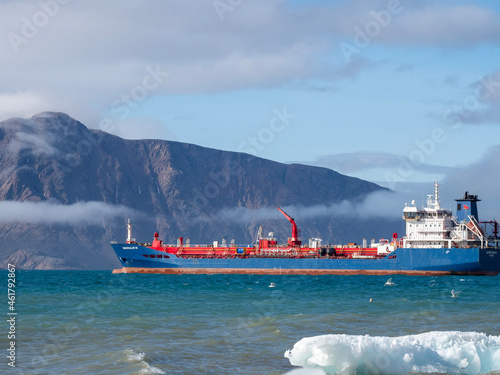 photos of mountains, sea ice, glaciers and oceans from the Canadian arctic