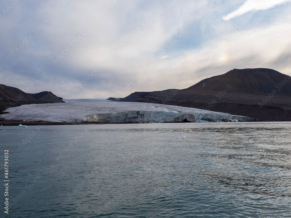 photos of mountains, sea ice, glaciers and oceans from the Canadian arctic