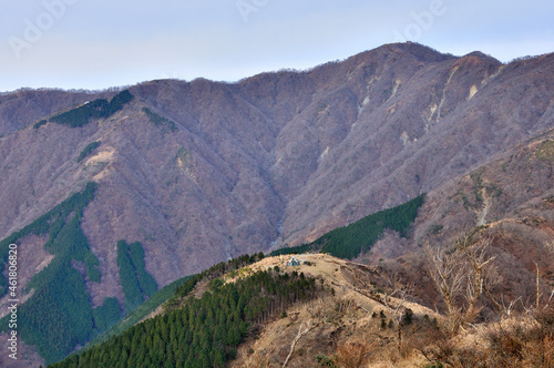 丹沢山地の三ノ塔山頂より望む塔ノ岳 丹沢 三ノ塔山頂より左から花立、塔ノ岳、手前が烏尾山