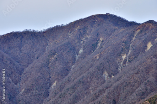 丹沢山地の表尾根 三ノ塔より眺める塔ノ岳