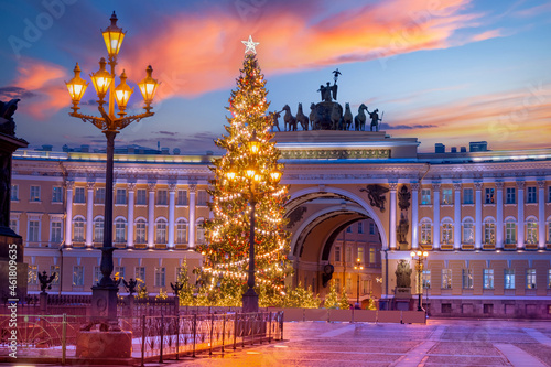 Museums Saint Petersburg. Sights of Russia. Triumphal Arch. Palace Square in Christmas. Spruce near triumphal arch. New Year panorama of Saint Petersburg. Tour of St. Petersburg. Christmas russia