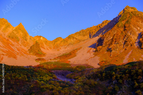 涸沢カール穂高岳の紅葉とモルゲンロート