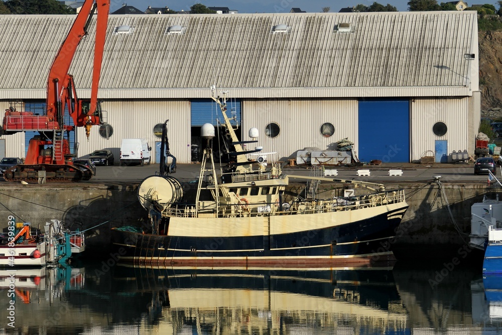 chantier naval sur le port de Granville dans la Manche,Normandie chantier naval sur le port de Granville dans la Manche,Normandie