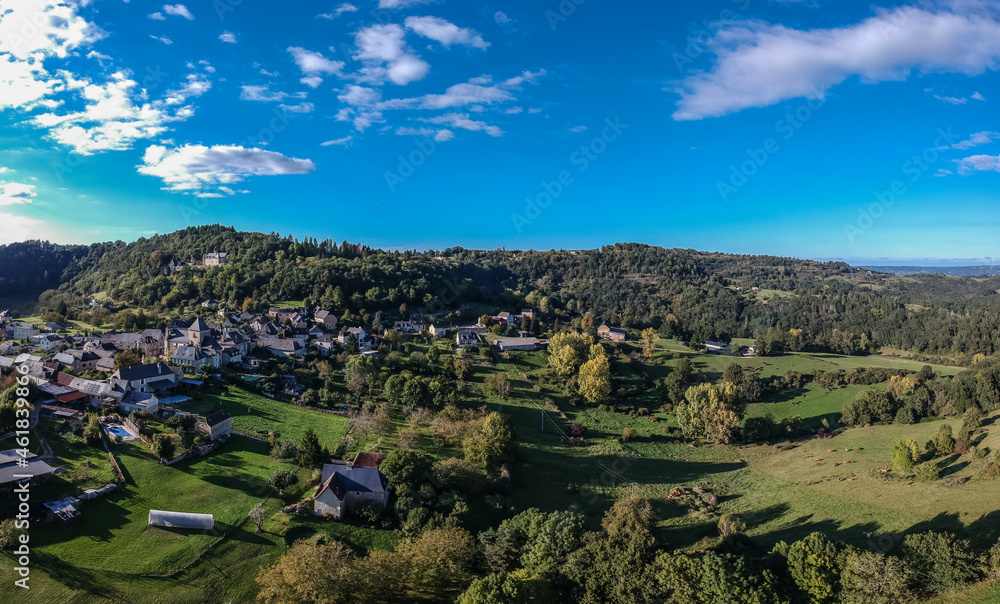 Perpezac le Blanc (Corrèze, France) - Vue panoramique aérienne sur le village et l'Yssandonnais