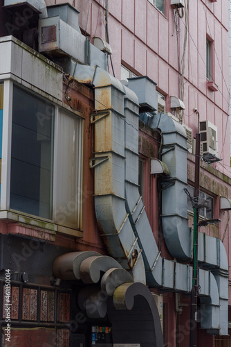 六本木5丁目の街の風景　複雑な形をした排気シャフト　5 Chome Roppongi Minato city tokyo, Japan 2021-10-07 photo