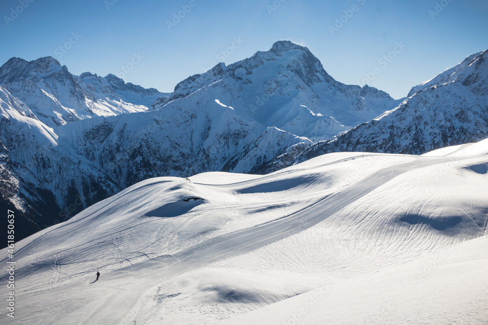 station de ski en Oisans: les deux-alpes dans le massif des écrins en Isère station de ski en Oisans: les deux-alpes dans le massif des écrins en Isère