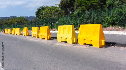 Road Highway Construction Yellow Plastic Movable Portable Barriers Protection Equipment
