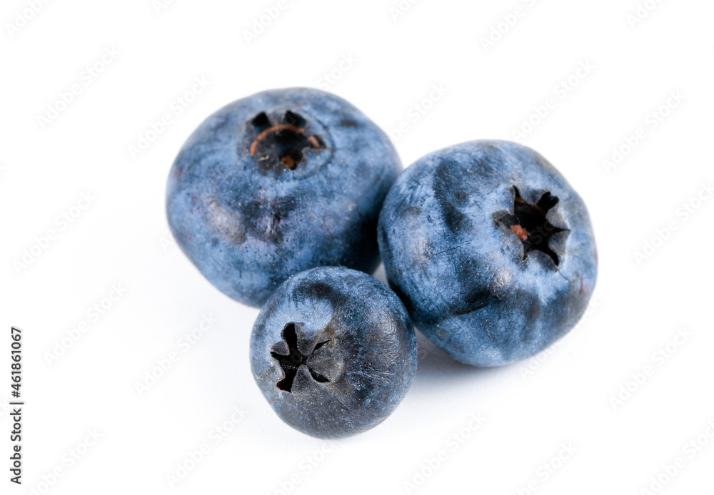 Obraz premium Three blueberries on a white background
